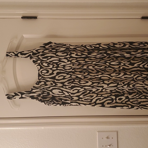 ⚫️ Black & White Maxi - Picture 3 of 5